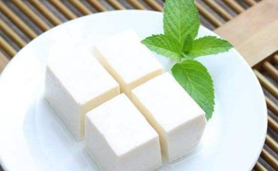 孕媽吃好才能孕好，孕期可以吃豆腐，但不能搭配這兩種食物