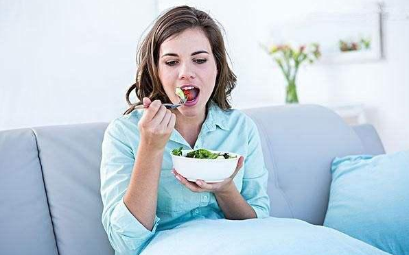 孕期嘴巴苦，原因有3個，最后一個原因很多孕媽都不知道