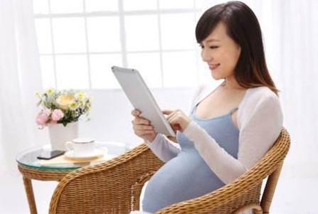 孕8月胎兒生長快,孕媽要注意飲食結構和習慣,不要影響順產