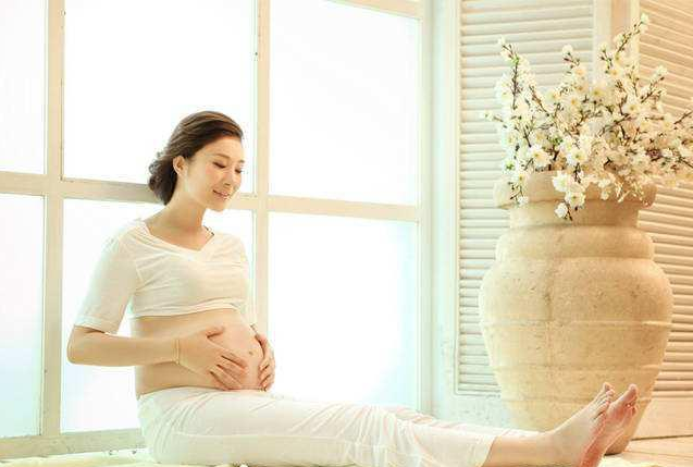 好奇孕媽看這里，剛剛進入孕中期，肚子里的胎寶寶發育變化驚人