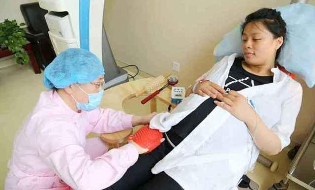 很多孕媽想知道，什么是導樂陪伴分娩，生產到底要不要請導樂呢